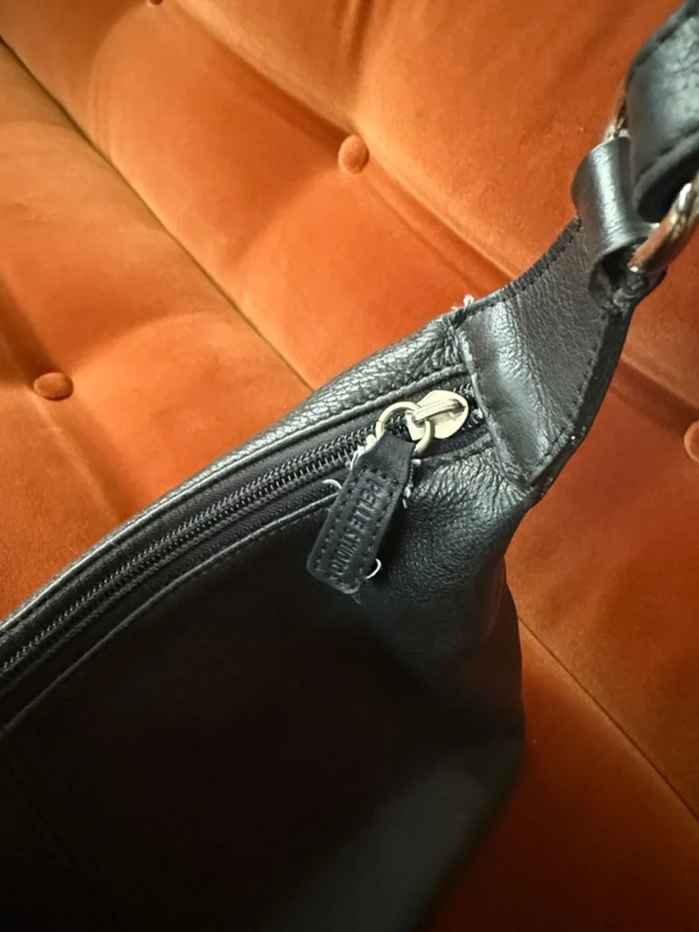 Wilsons Leather Black Leather Shoulder Bag - Picture 2 of 3